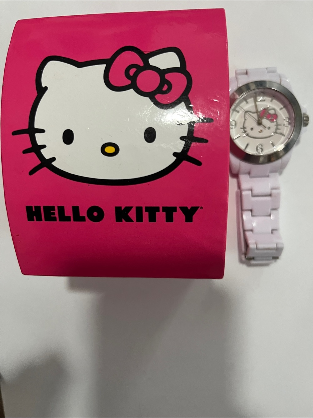 Vintage Hello Kitty White Fashion Watch in box